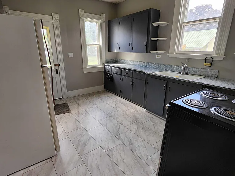 1107 Avenue F — Photo 11