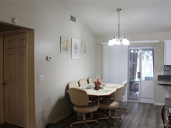 5th image of 575 N Woodlake Ave