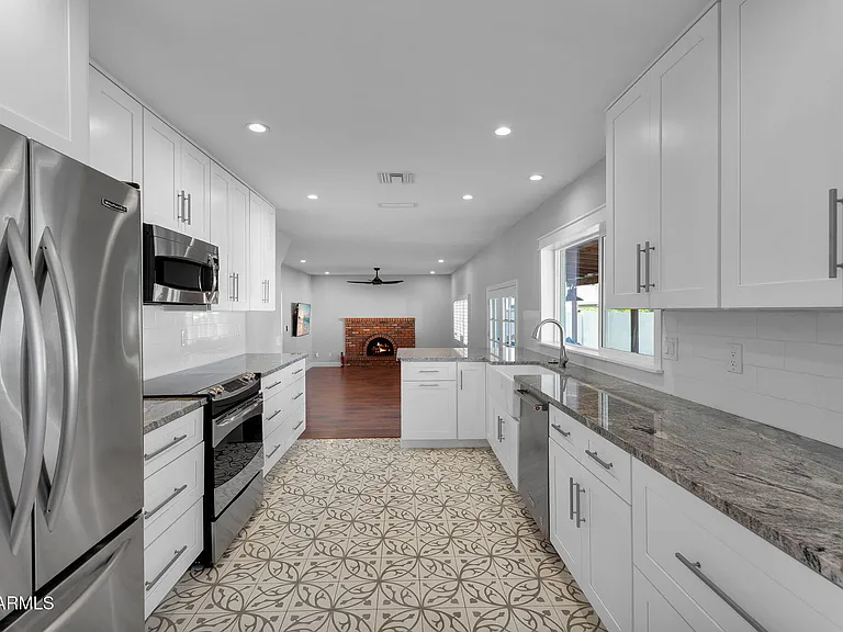 2542 W Nopal Ave — Photo 19