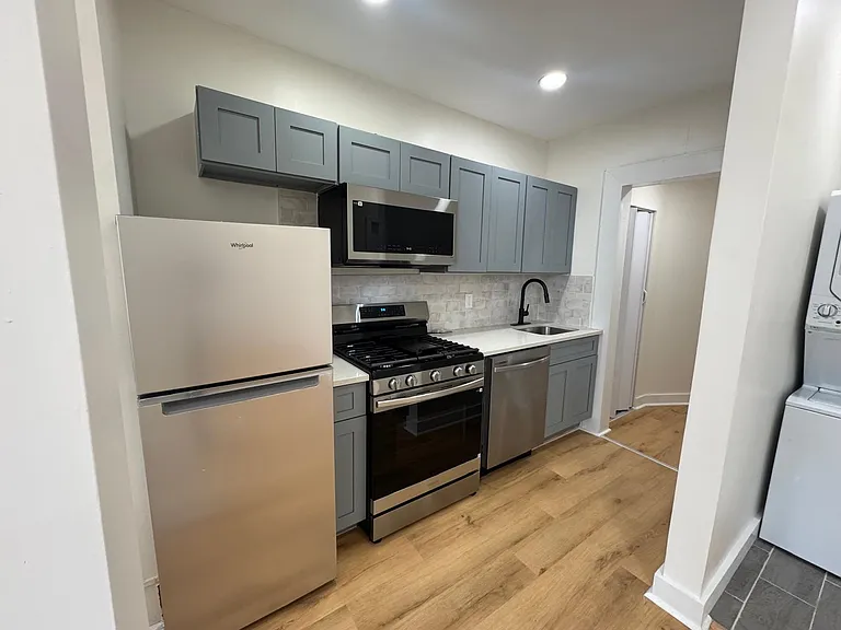 84 Waverly St #1 — Photo 17