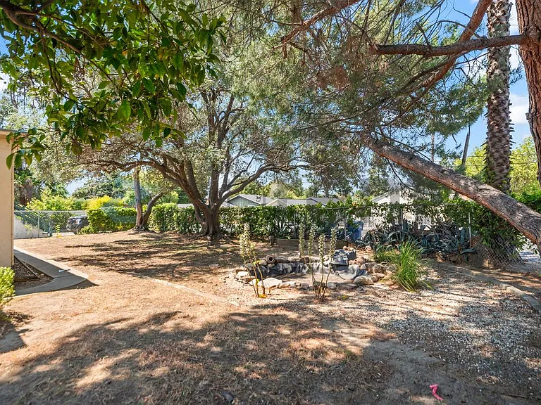 14331 Capri Dr — Photo 27
