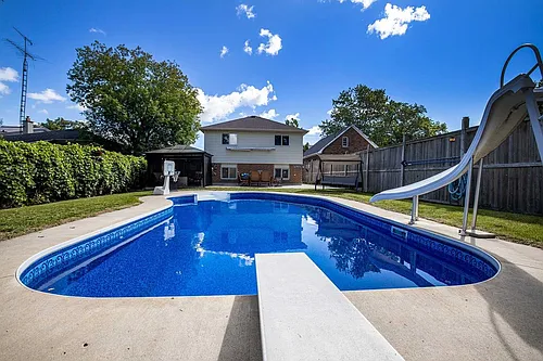 1382 Simcoe St N Photo 1