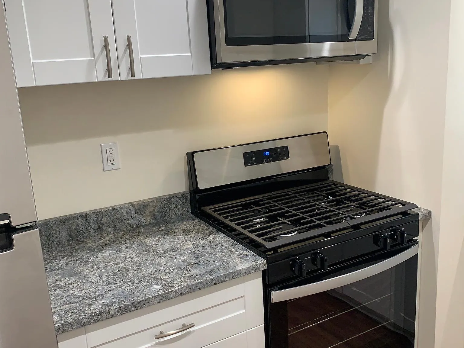 120 Bradford Ave — Photo 3
