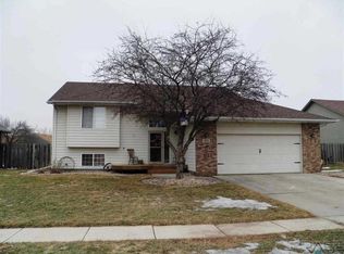 104 W Beechnut St, Brandon, SD 57005