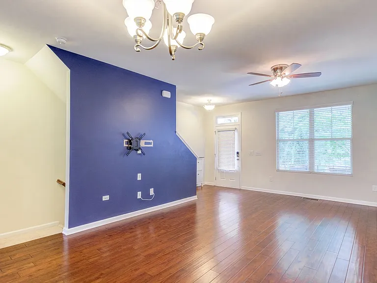 1637 Crafton Way — Photo 11