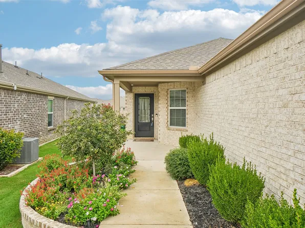 7665 Parade Dr, Little Elm, TX 76227