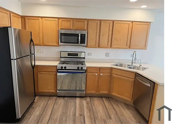 4 bed, $3,500 — Photo 2
