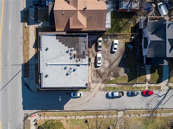 4th image of 2801 E Linwood Blvd