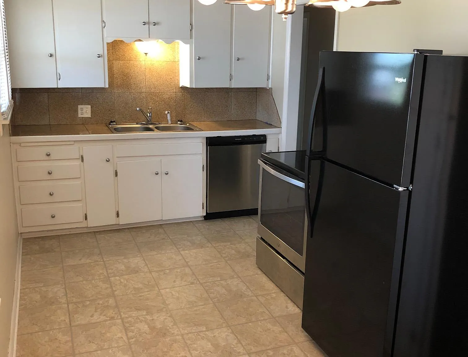 3 bed, 950 sqft, $1,125 — Photo 4