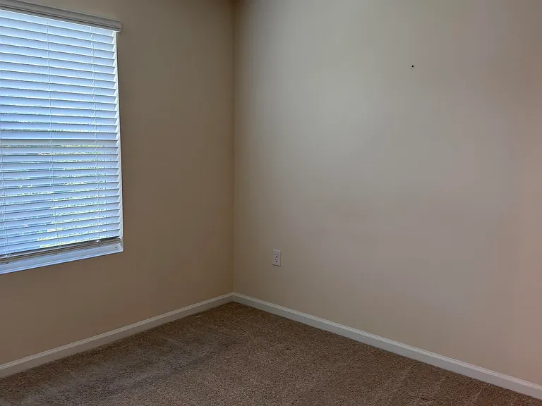 136 Whispering Brook Dr — Photo 4