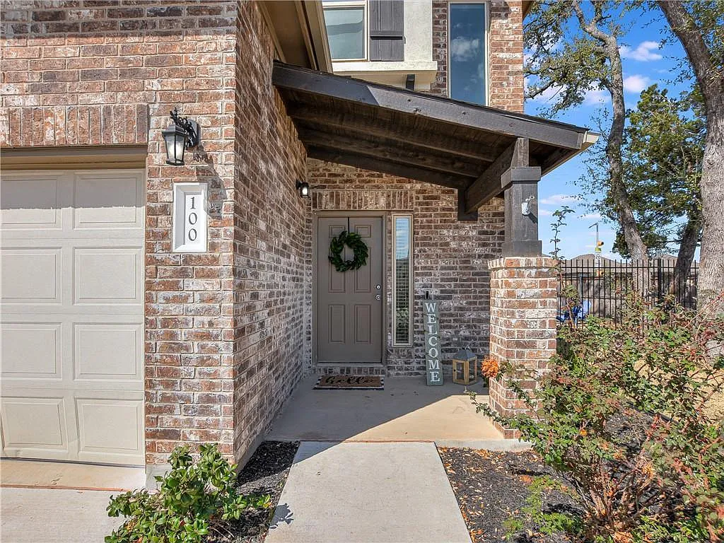 4 bed, 2.5 bath, 2140 sqft, $2,250 — Photo 2