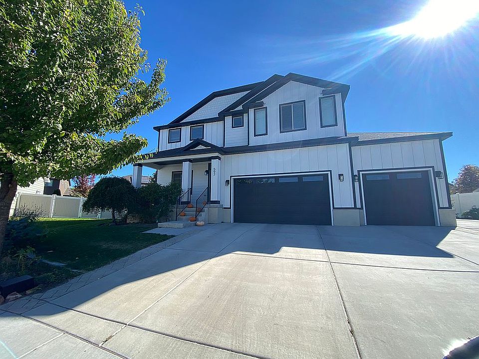 2nd image of 597 S Oak Cir