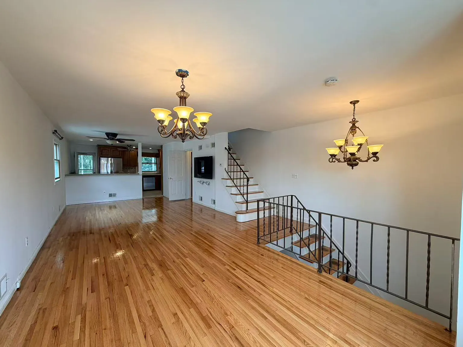 3 bed, 1.5 bath, 1382 sqft, $3,400 — Photo 3