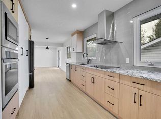 6116 W Buckthorn Rd NW, Calgary, AB T2K 2Z1