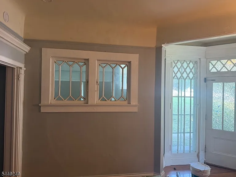324 Claremont Ave — Photo 3