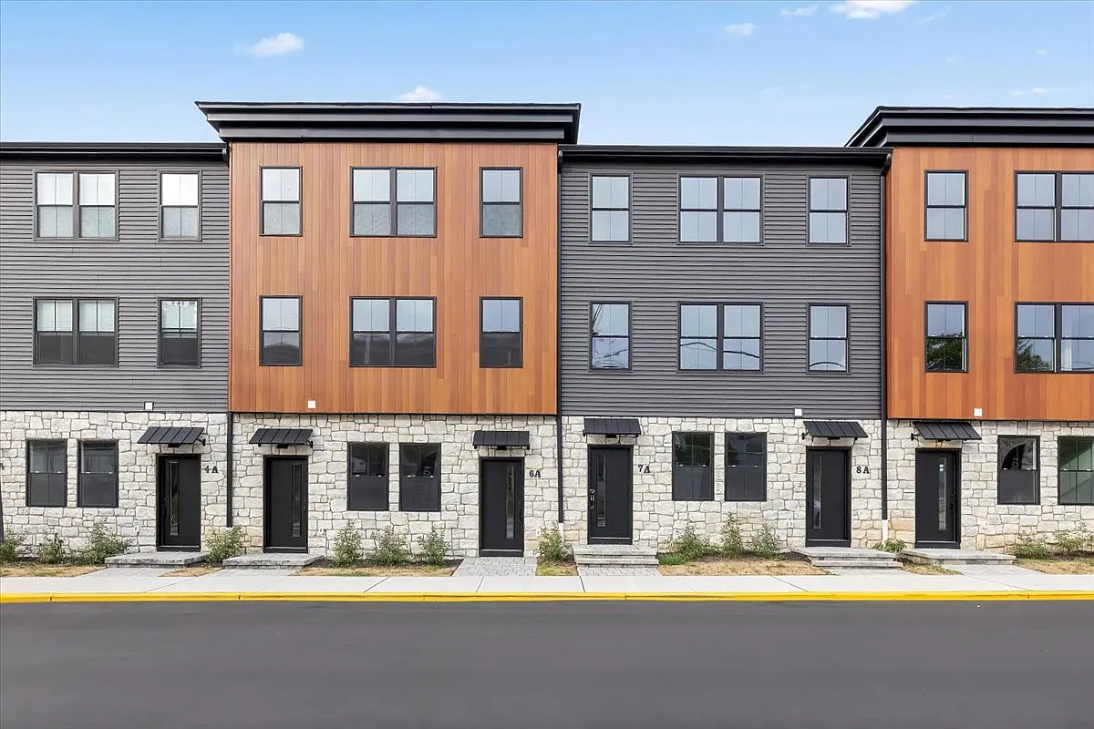 2 bed, 2.5 bath, 2020 sqft, $3,800 — Photo 2