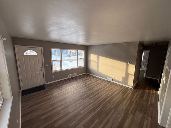 3rd image of 129 Kleber Ave