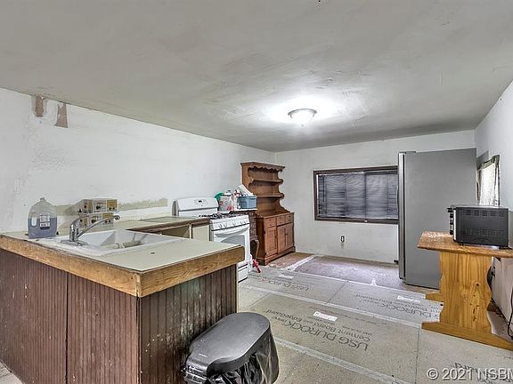 4th image of 1150 Field St