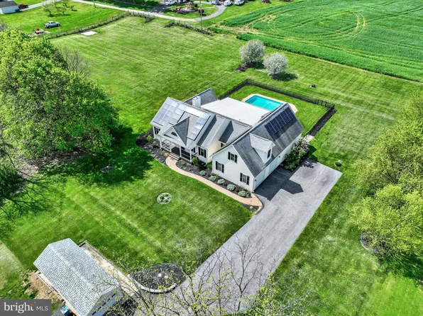 240 Meadowbrook Ave, Hallam, PA 17406