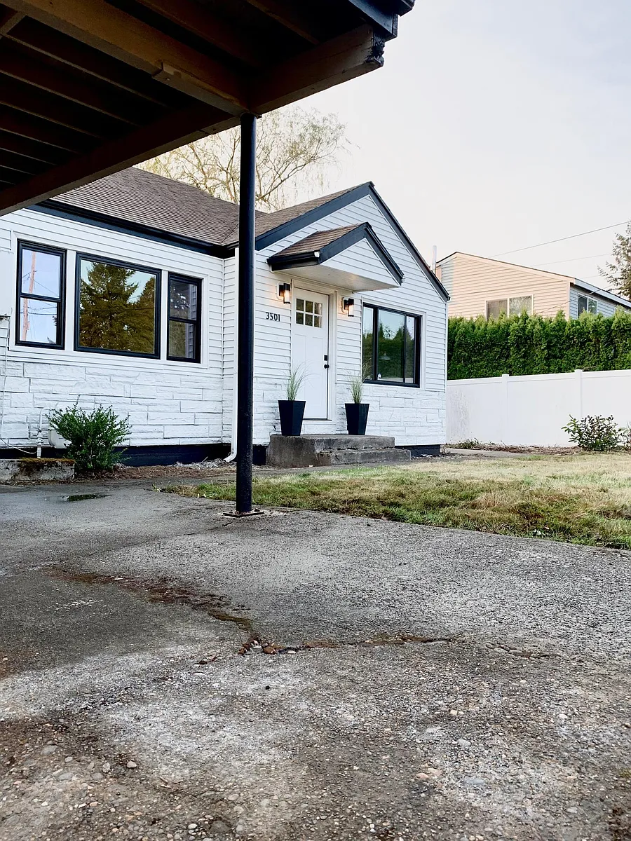 Building Photo - 3501 SE 144th Ave