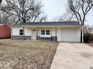 2337 SW Edgewater Ter, Topeka, KS 66614