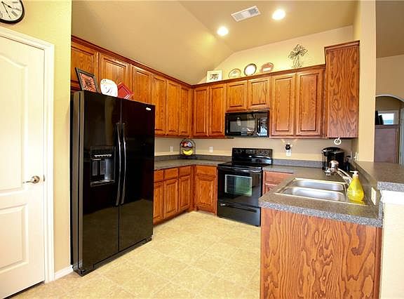 4th image of 2132 Shady Bend Cir
