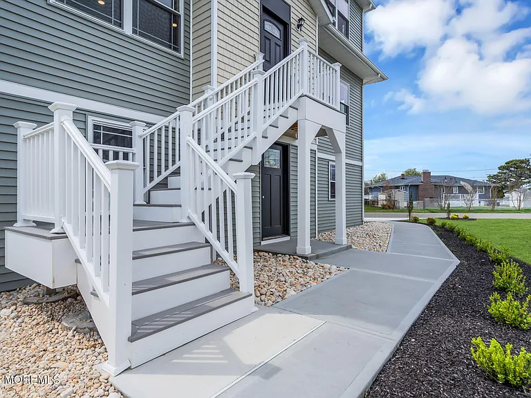 58 Cove Rd — Photo 9