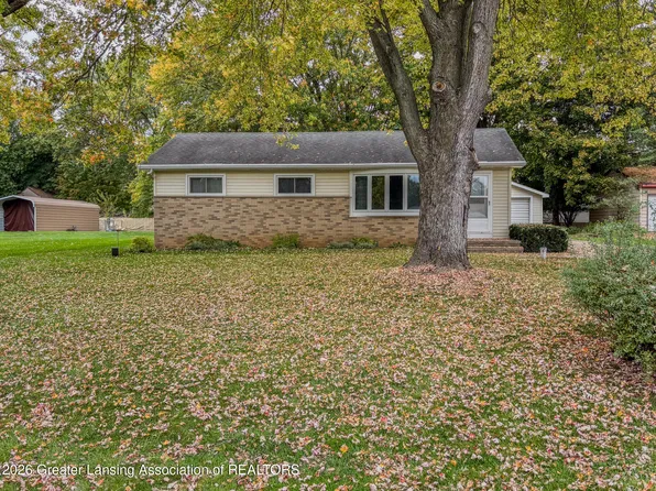 15792 Greenway Dr, Lansing, MI 48906