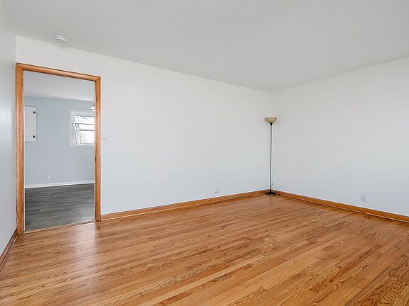 5th image of 611 Estes St