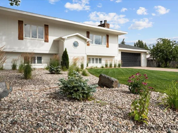 1667 N 15th St, Laramie, WY 82072
