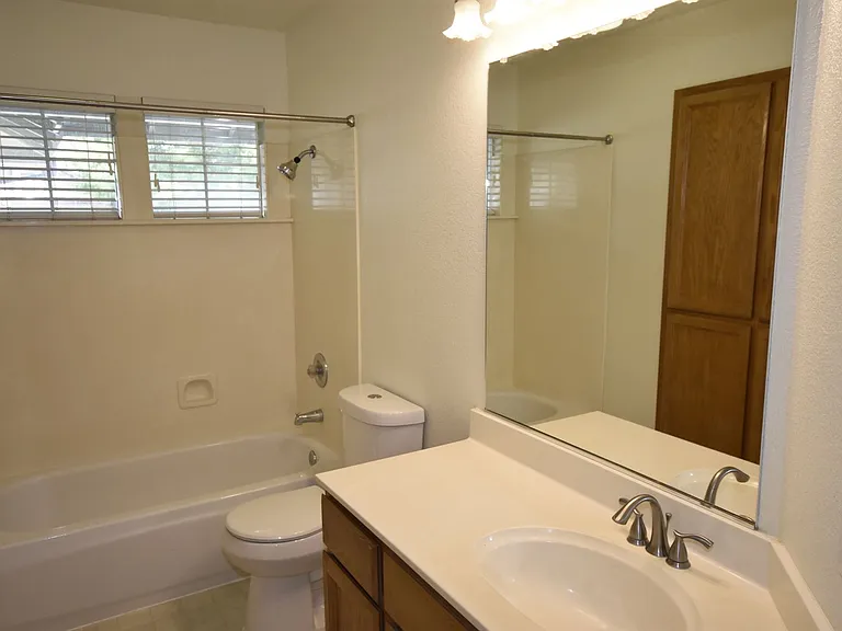 8717 Aspen Hill Ct — Photo 5