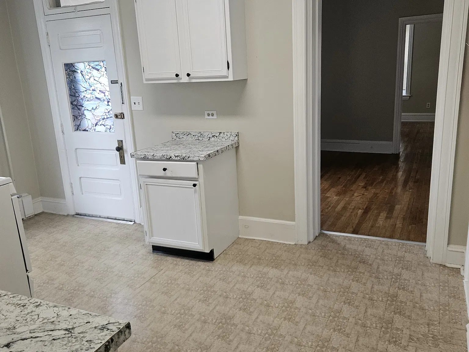 2 bed, 850 sqft, $1,325 — Photo 4