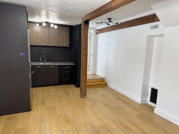 233 Ellerslie Ave #2, Toronto, ON M2N 1Y3
