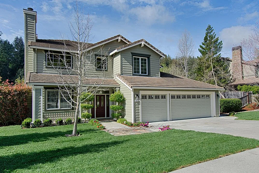 123 Silverwood Dr photo 1