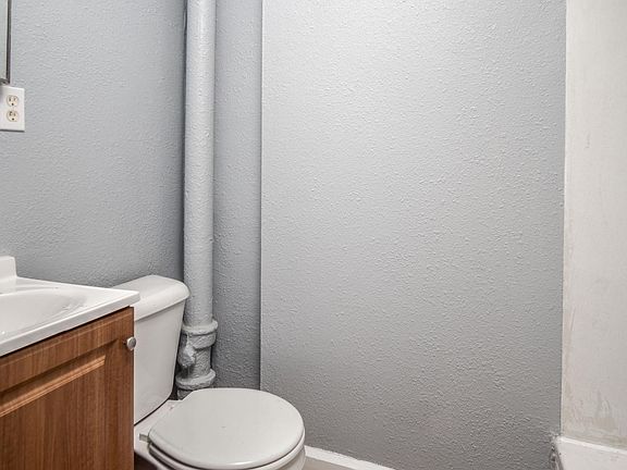 3rd image of 1900 Colerain Ave APT 3