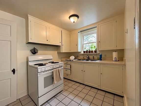 5th image of 142 W Hamilton Ave