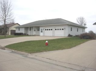 1509 Lone Oak Cir, Fairfield, IA