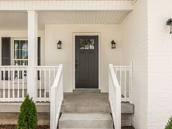 4th image of 1800 Apple Valley Cir