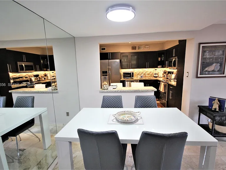 5161 Collins Ave #1610 — Photo 4