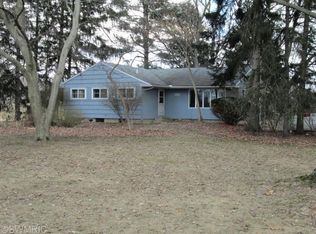 13421 Cleveland Ave, Buchanan, MI 49107