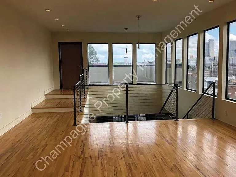 1820 Washington St — Photo 7