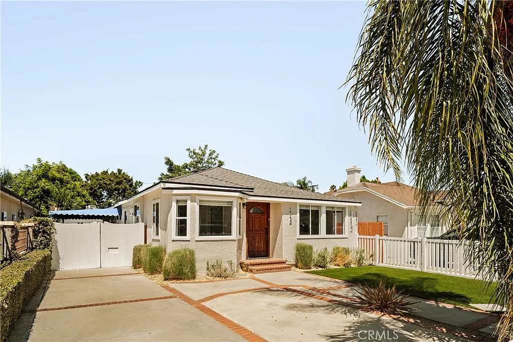 Building Photo - 15233 Camarillo St