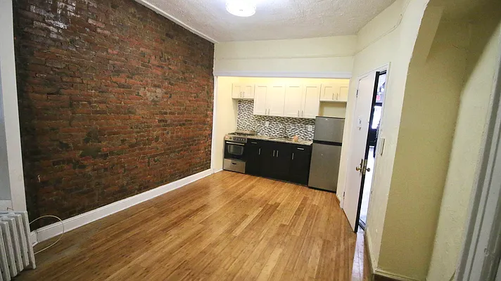 Rented by Delmark Realty LLC | media 28