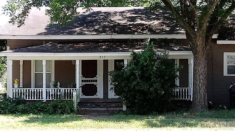 1st image of 215 E Fannin St