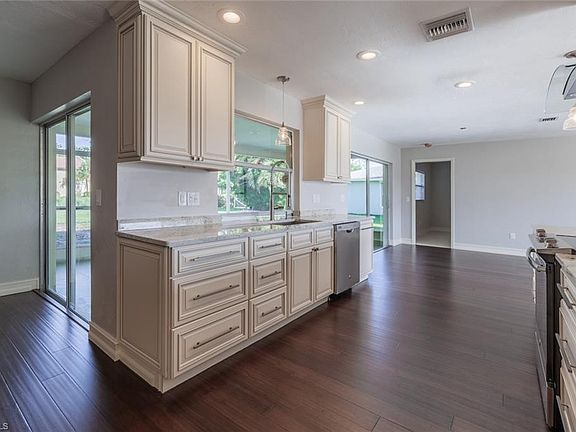 3rd image of 4348 Beechwood Lake Dr