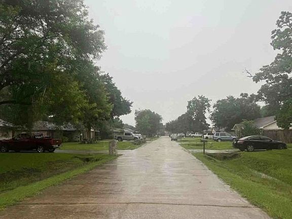 Exterior Neighborhood (street photo)