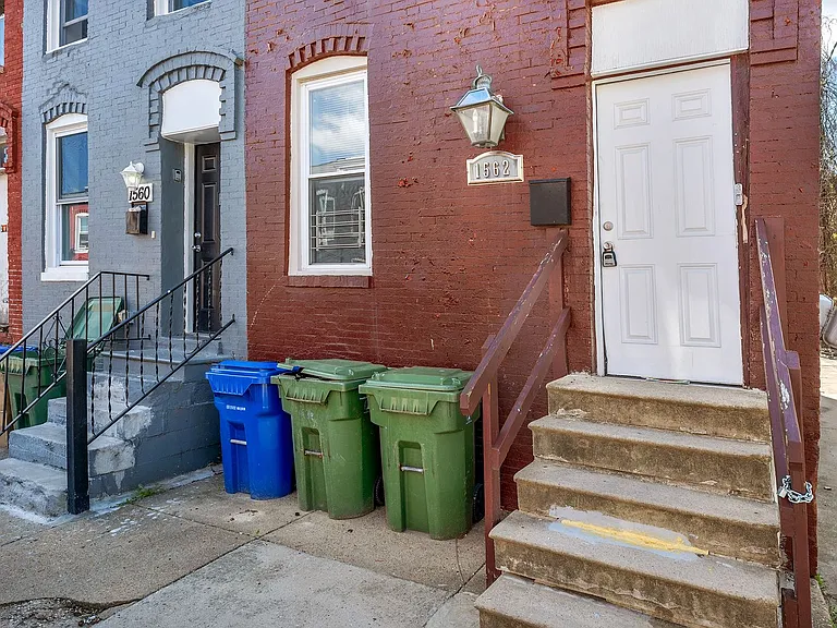 1562 N Woodyear St — Photo 22