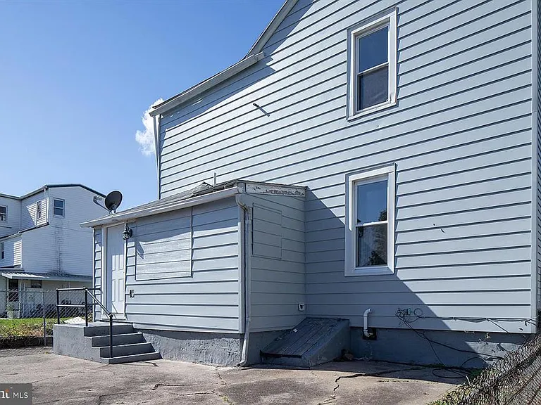 340 S Wood St — Photo 33