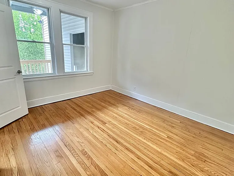 90 Monroe St — Photo 12