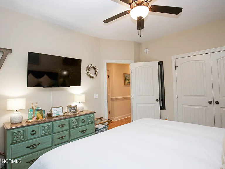 237 Rothbury Dr — Photo 42